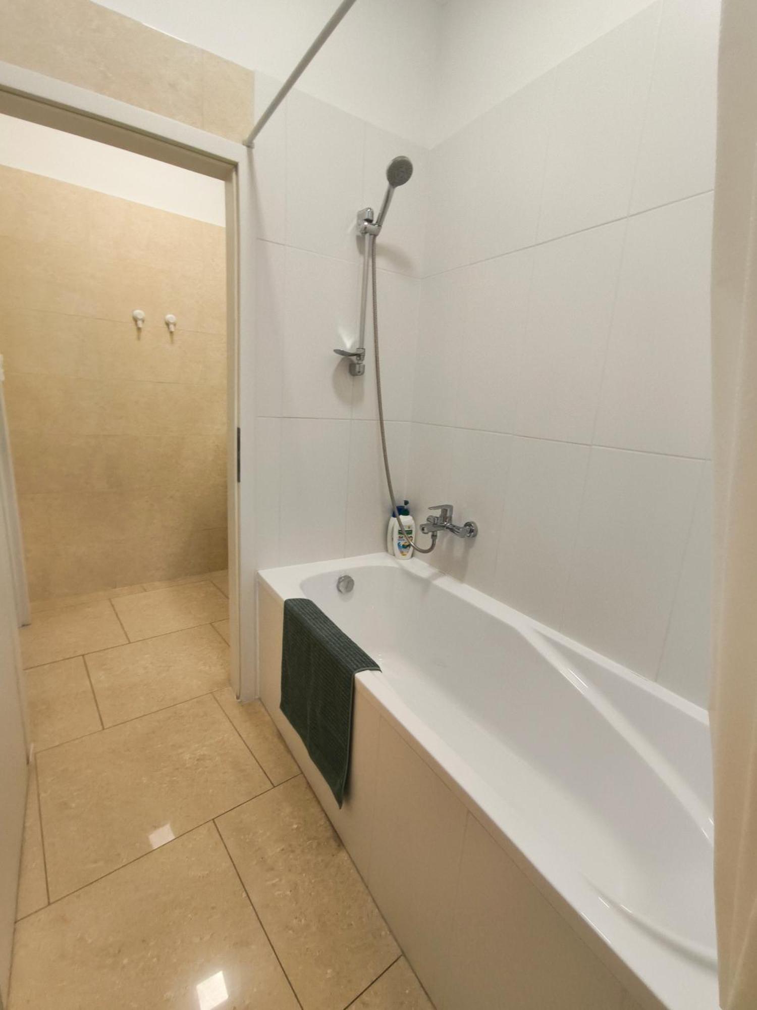 Ruyi Holiday Шопрон Экстерьер фото